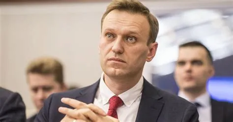  Il Caso Navalny: Un Avvelenamento Misterioso e le Sue Implicazioni Geopolitiche